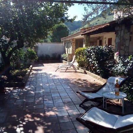 Il Giardino Di Hyccara Villa Карини Екстериор снимка