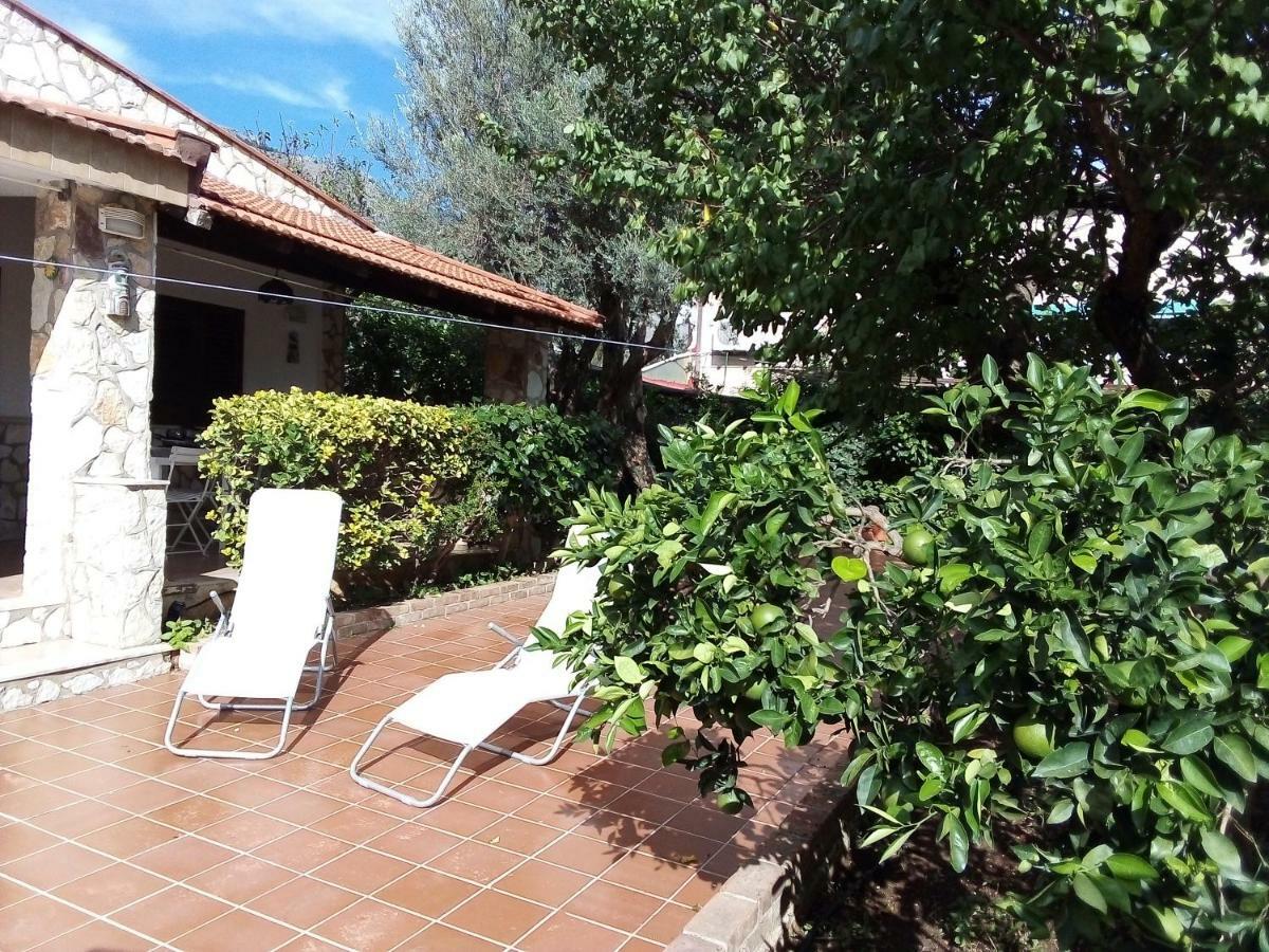 Il Giardino Di Hyccara Villa Карини Екстериор снимка
