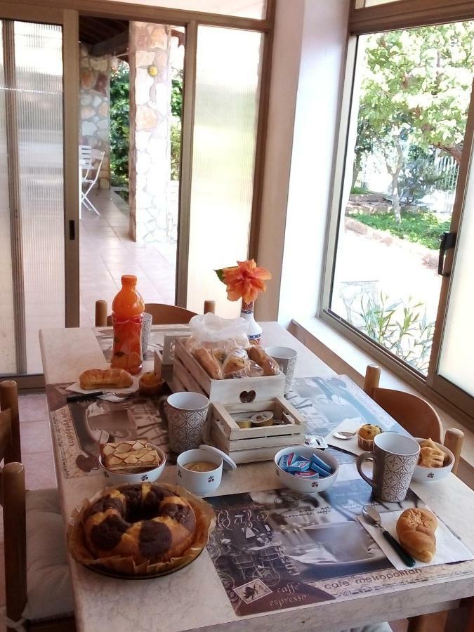 Il Giardino Di Hyccara Villa Карини Екстериор снимка
